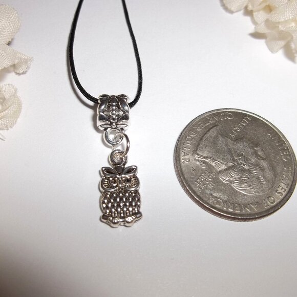 Small Silver Owl Necklace Pendant Charm Jewelry Gift Fashion Accessory Girl C893 - Picture 2 of 5